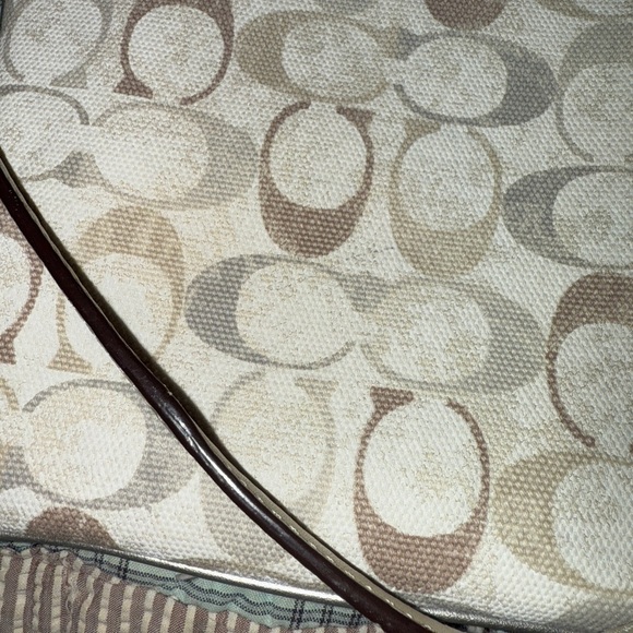 Coach Signature Crossbody Bag - Cream and Silver - Picture 3 of 9